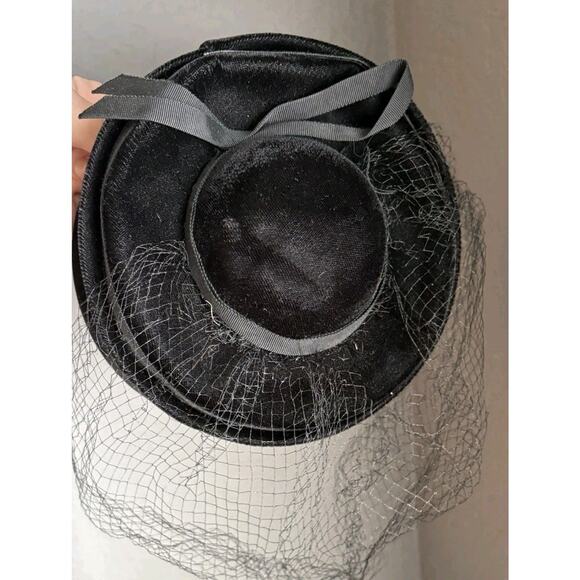 Vtg 1940s Black Velvet Pillbox Hat Birdcage Veil Fascinator Mourning main image 5